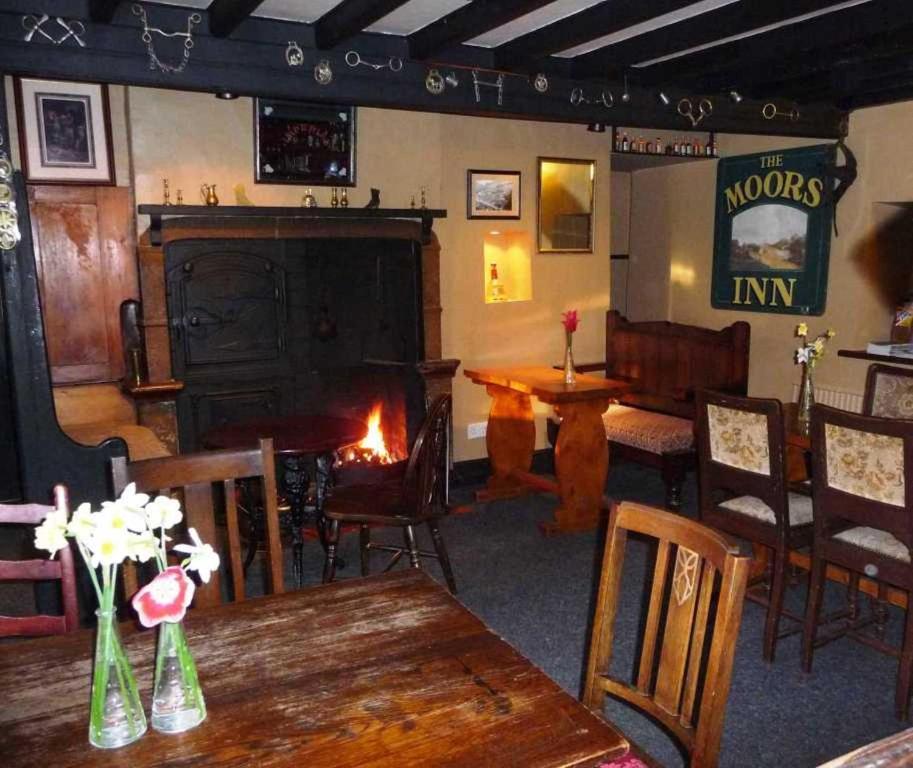Moors Inn Appleton le Moors Exteriör bild