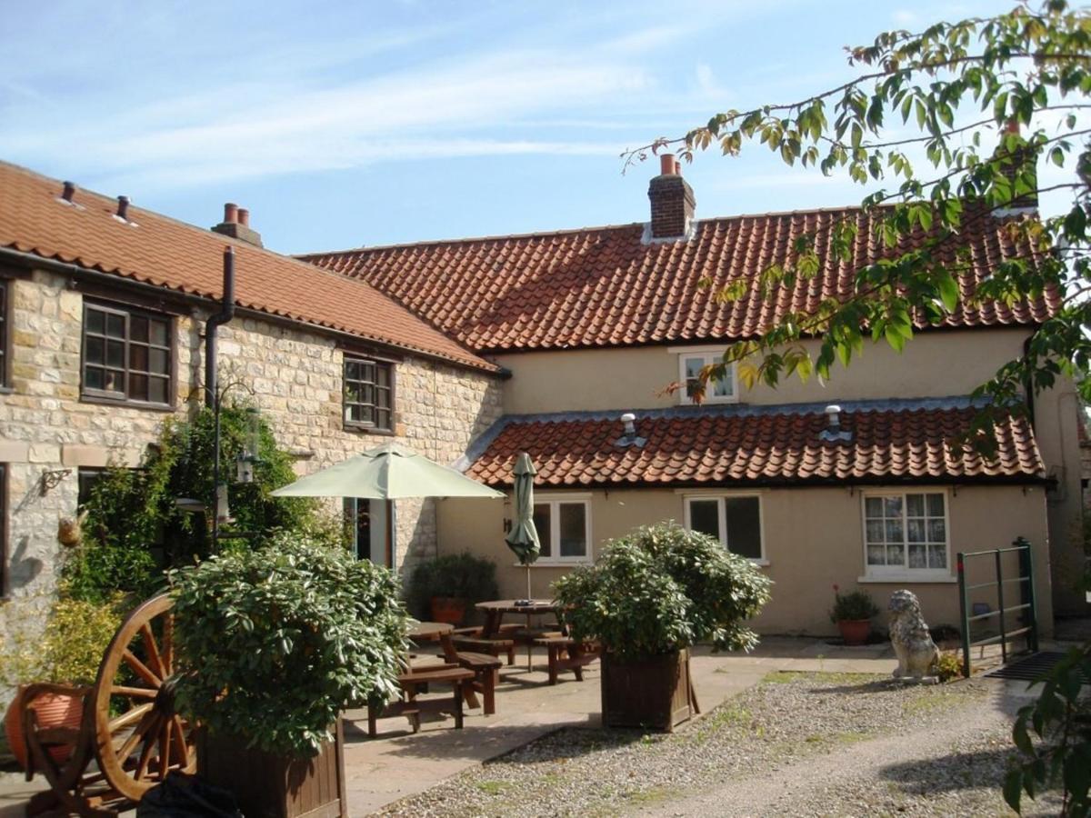 Moors Inn Appleton le Moors Exteriör bild